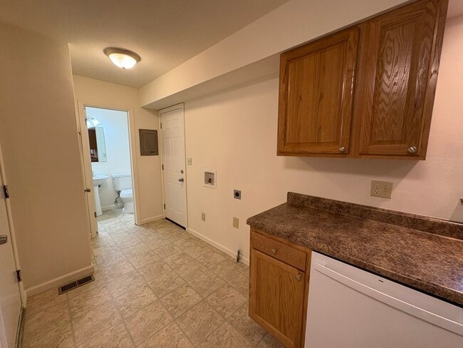 Building Photo - 1003 E McHenry St