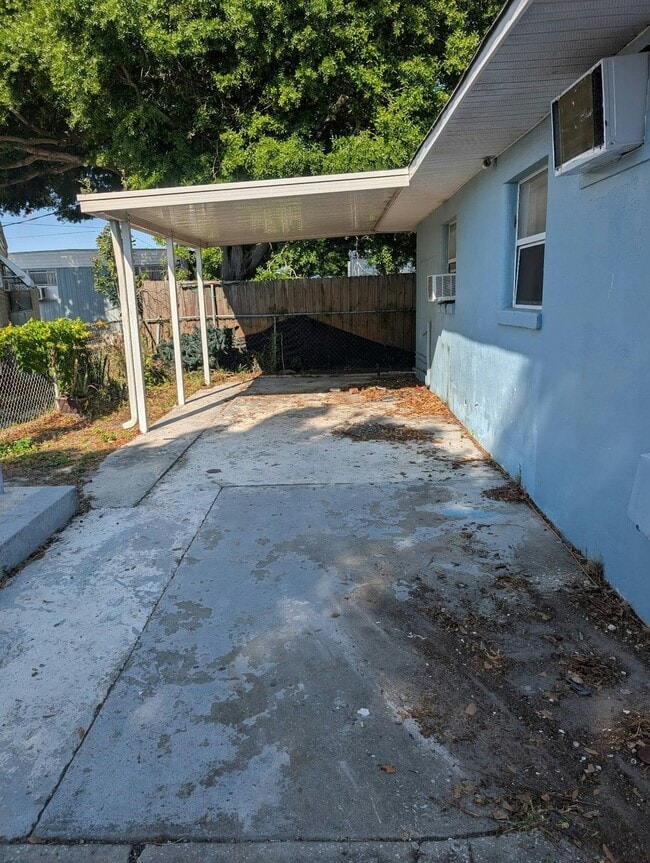 Foto del edificio - 10464 106th Ave N