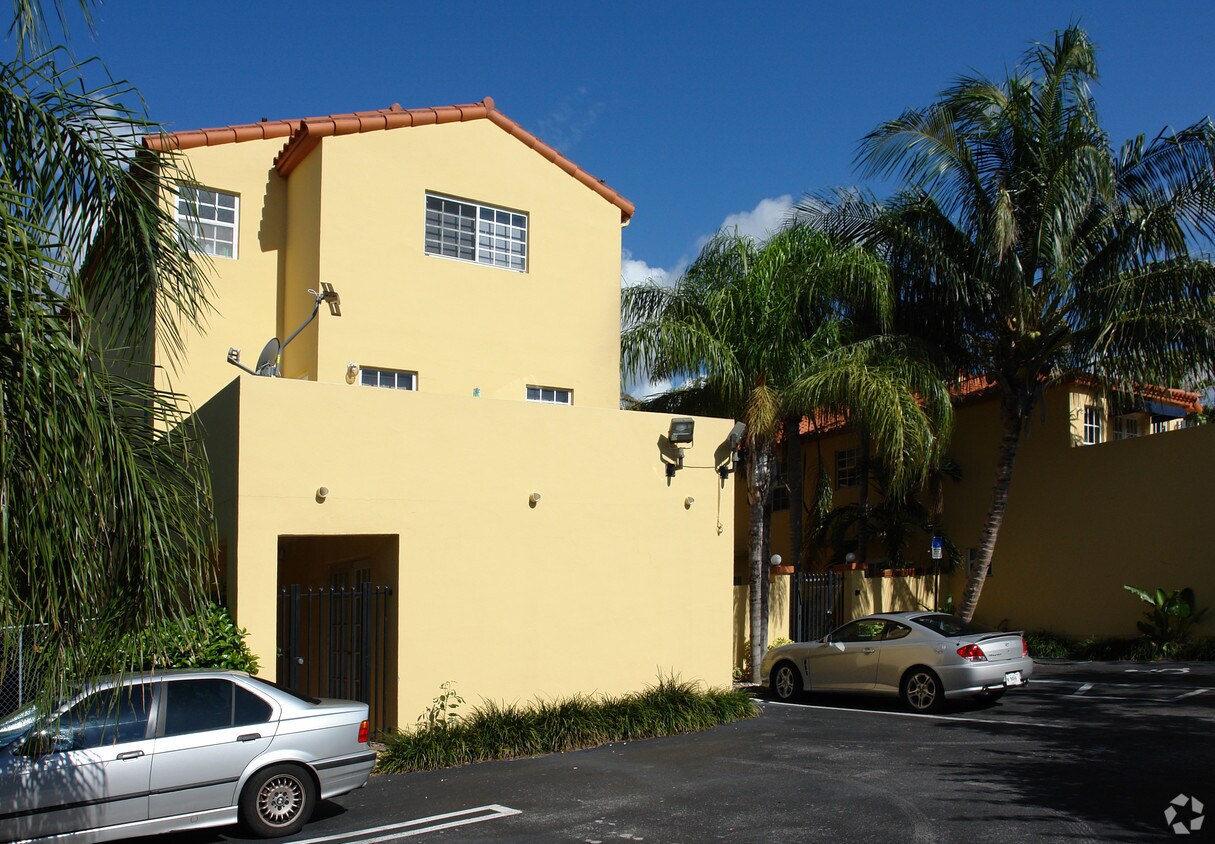 Foto del edificio - 2918 Bird Ave