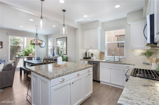 Building Photo - 3 br, 3 bath House - 52 Baculo St
