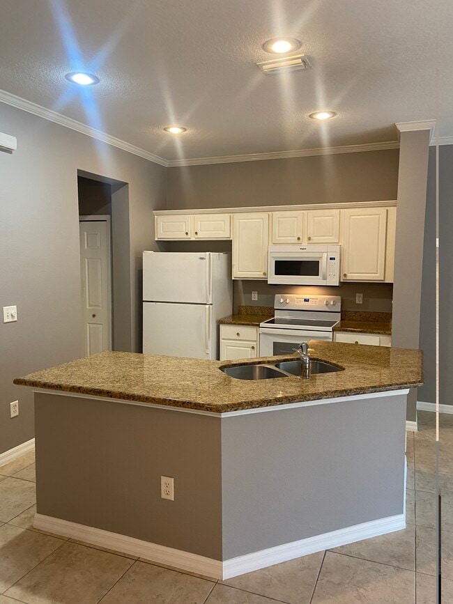 Building Photo - 7441 Arlington Grove Cir