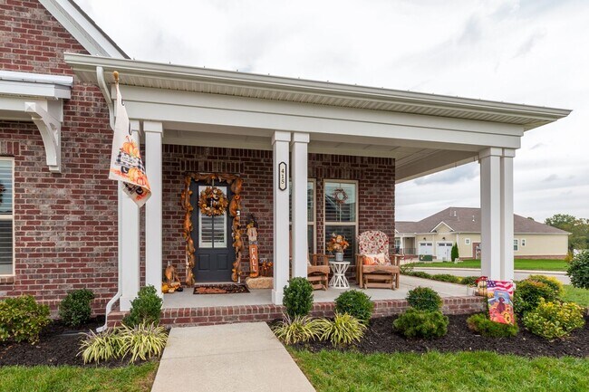 Building Photo - Beautiful open floor plan home with plenty...