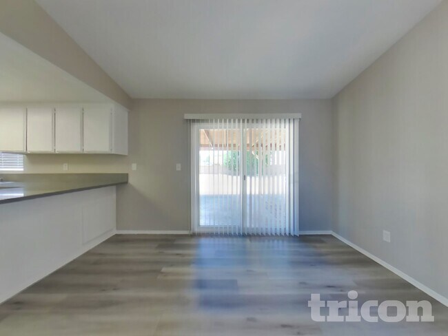 Foto del edificio - 532 E Ave J 9