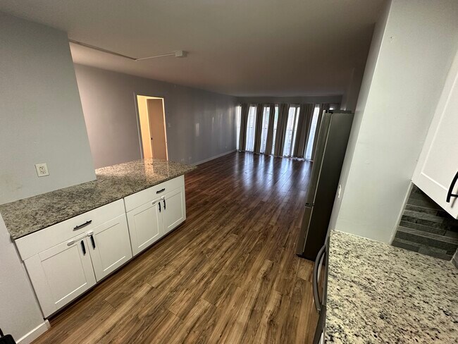 Foto del edificio - 888 N Logan St