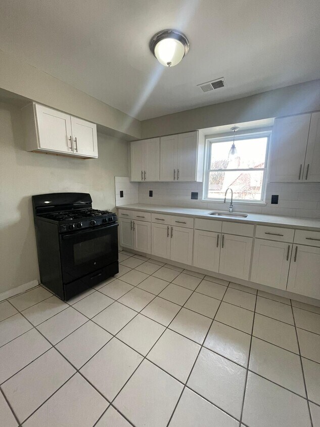 Foto principal - 51 Seymour Ave