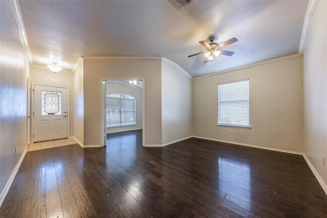 Building Photo - 207 Baldwin St