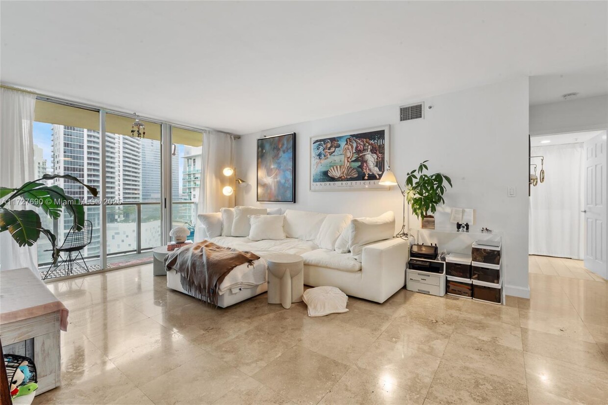 Foto principal - 1155 Brickell Bay Dr