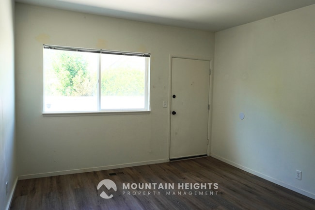 Building Photo - 3760 S 200 E