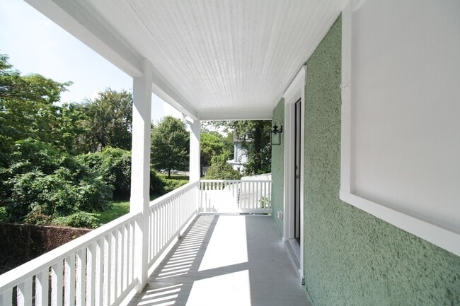 Foto del edificio - Heart of Brookland | 6bd 3.5 bth 4200 sqft Home | 3 porches, Large Yard