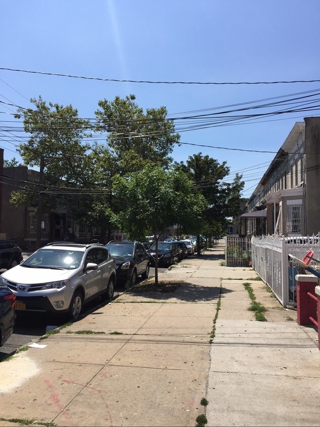 Calle - 620 Crescent St