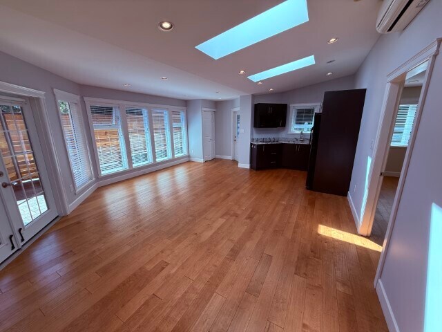 Photo du bâtiment - 720 Fern Rd E