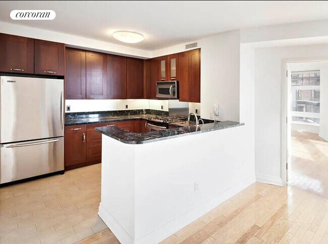 Foto del edificio - 272 W 107th St