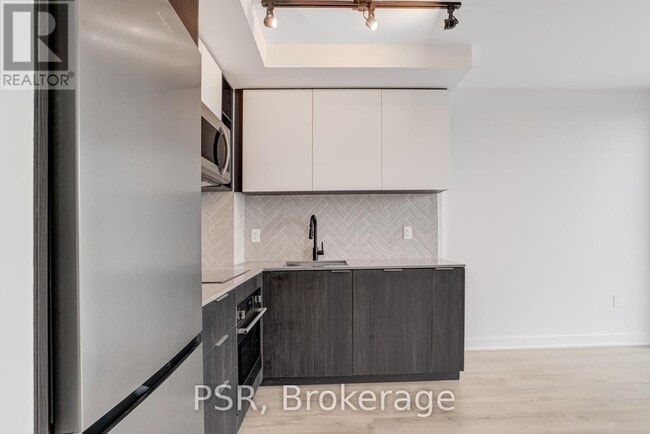 Building Photo - 36-636 Zorra St
