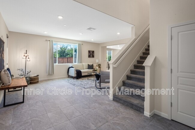 Building Photo - 5408 Mazant Loop
