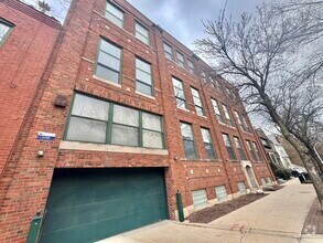 Building Photo - 1122 W Newport Ave