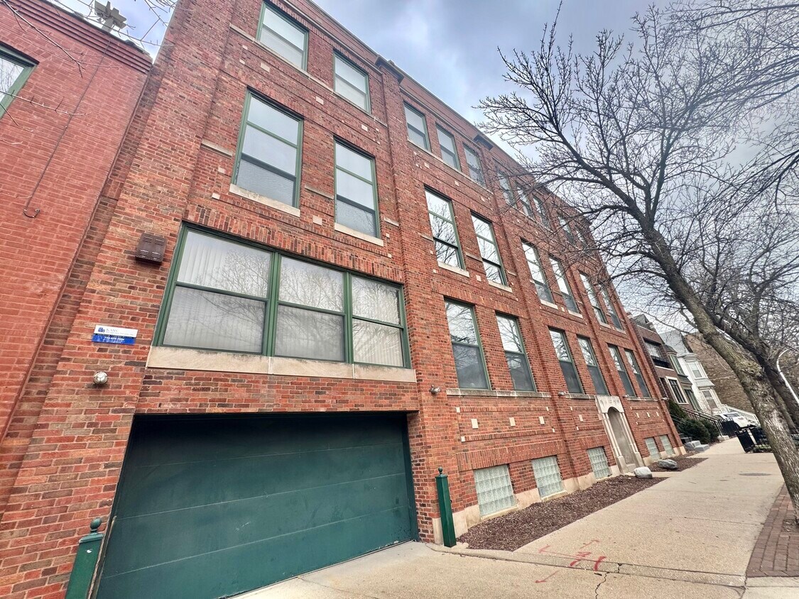 Foto principal - 1122 W Newport Ave