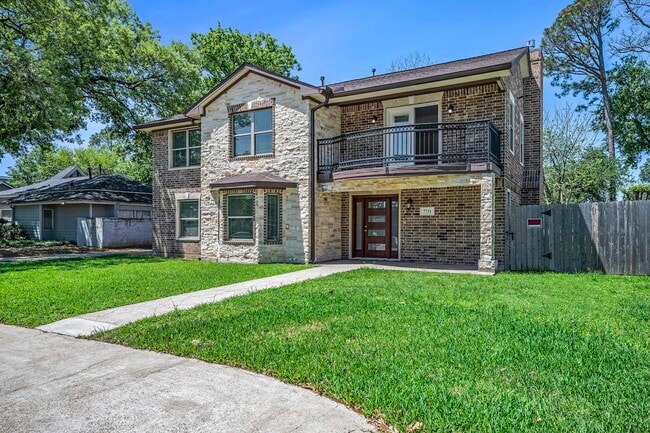 Building Photo - 7711 Antoine Dr