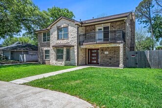 Building Photo - 7711 Antoine Dr