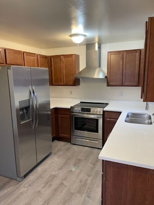 Building Photo - 4 Bedroom Duplex