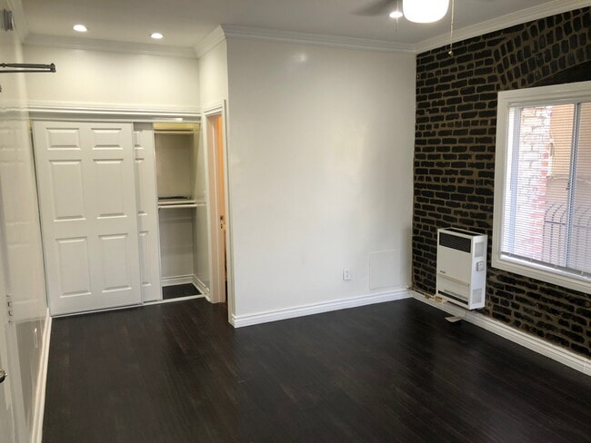 Building Photo - 738 S New Hampshire Ave