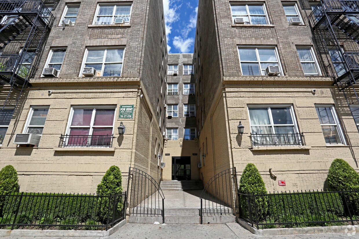 Building Photo - 192-198 Nagle Ave
