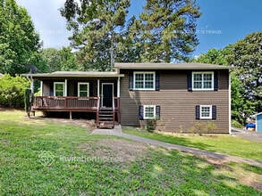 Building Photo - 5660 Tracy Dr SE