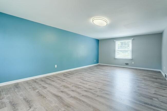 Foto del edificio - 161 Railroad Mills Rd