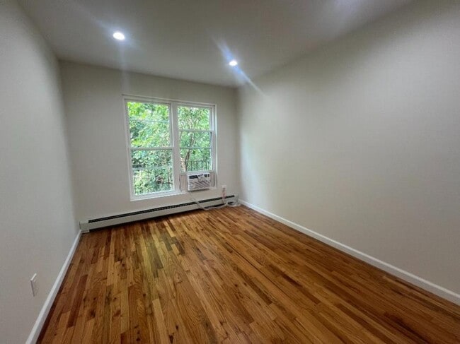 Building Photo - 3 bedroom in WOODSIDE NY 11377