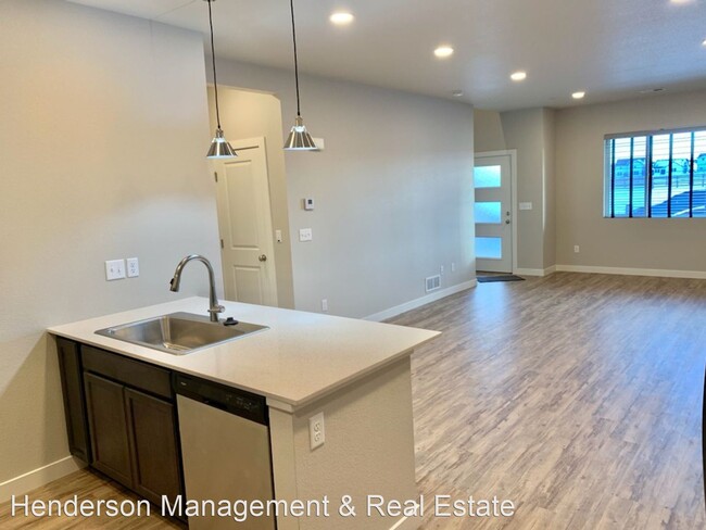 Building Photo - 3 br, 2.5 bath House - 6611 4th St. Rd. #3