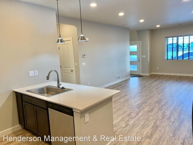 Foto del edificio - 3 br, 2.5 bath House - 6611 4th St. Rd. #3