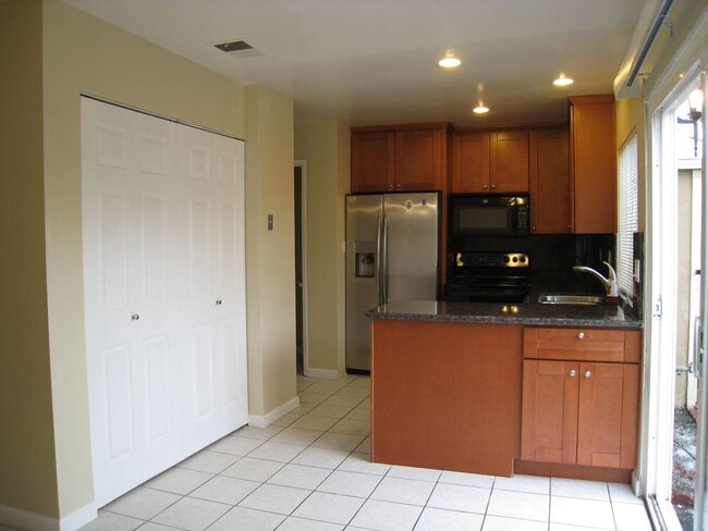 Building Photo - 410 Don Carlos Ct