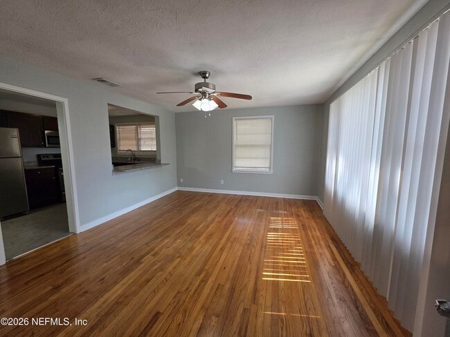 Foto del edificio - 1265 Donald St