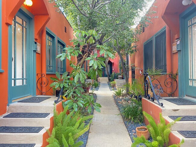Main pathway - 1509 N Hoover St