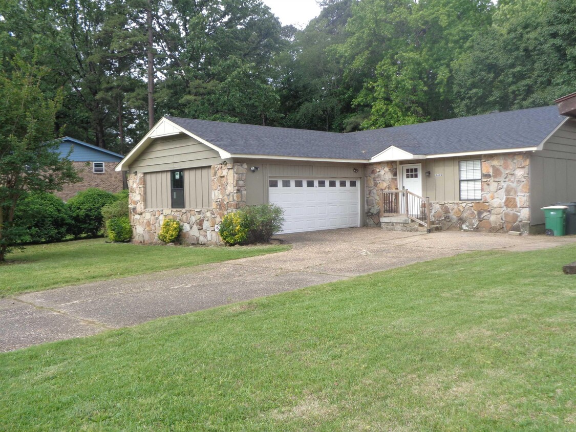 Primary Photo - 3402 Lehigh Dr