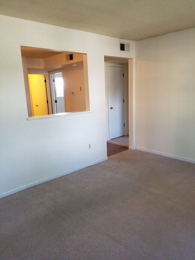 Foto del edificio - 806 Demaret Dr