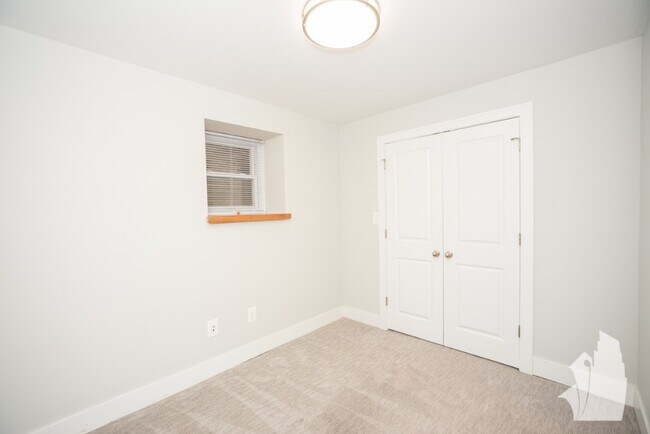 Foto del edificio - 2326 N Southport Ave