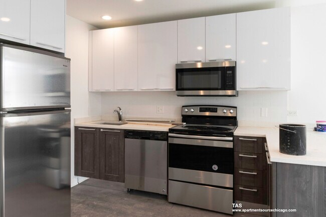 Building Photo - 940 W Winona St