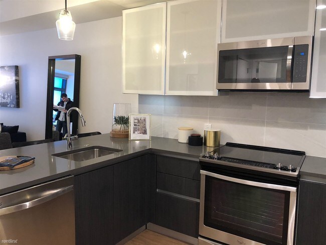 Foto del edificio - 1 br, 1 bath Triplex - 50 Herald St # 410E