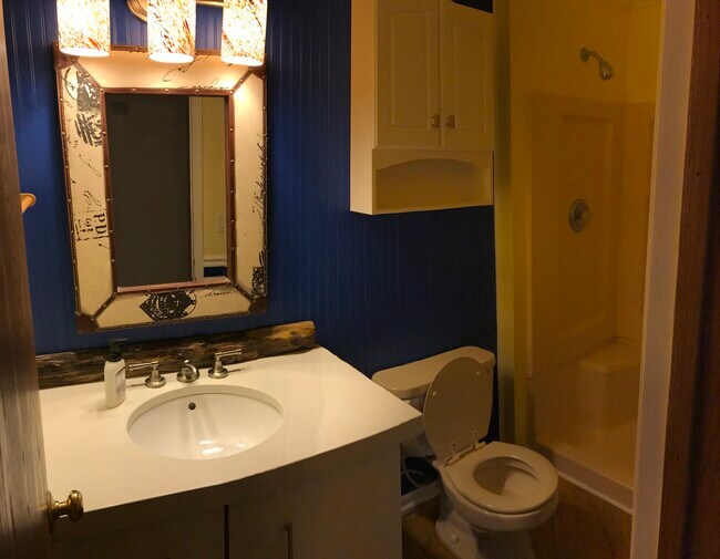 Building Photo - River St