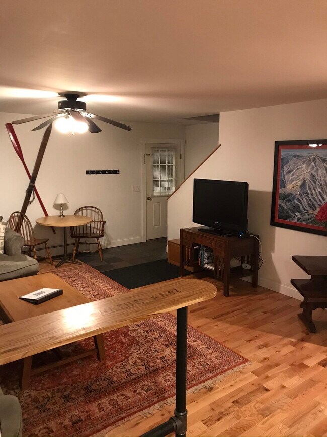 562 New Hampshire Rte 103 Unit E, Sunapee, NH 03782 Room for Rent in