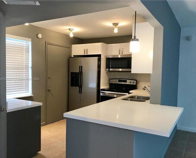 Building Photo - 1351 NE 191st St