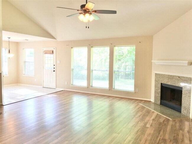 Foto del edificio - 4935 Linden Pl