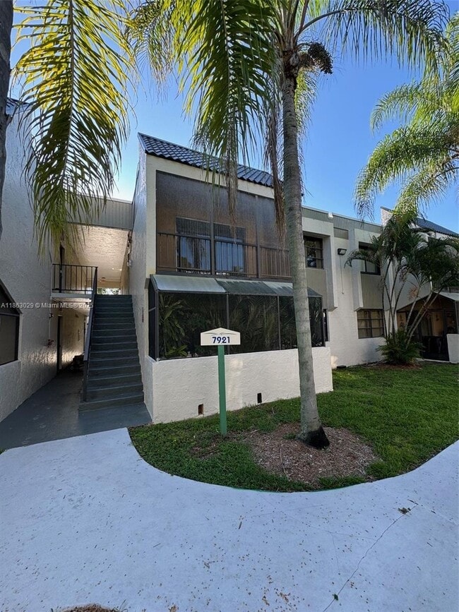 Building Photo - 7921 SW 104th St