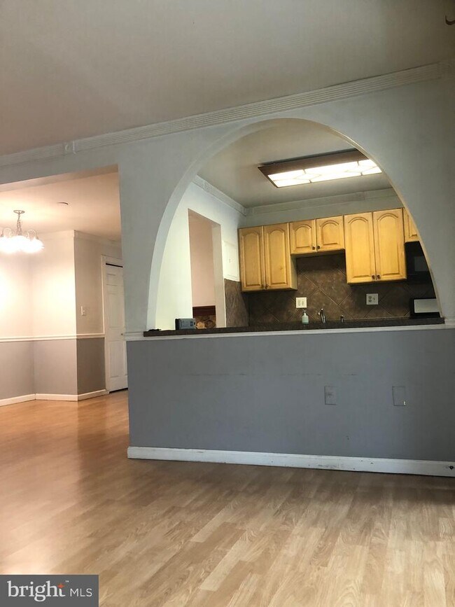 Building Photo - 5610 Bloomfield Dr