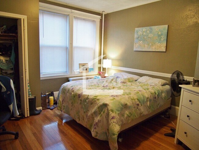 Building Photo - Charming and unique apartment