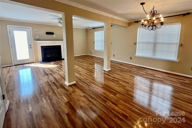 Building Photo - 18550 Oakhurst Blvd