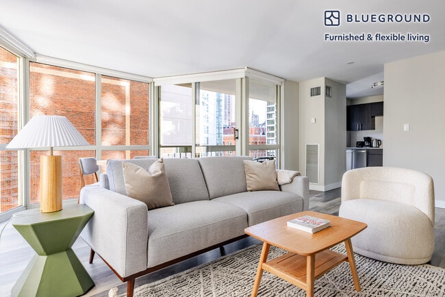 Building Photo - 1 E Delaware Pl