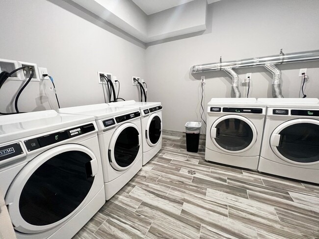 Building Photo - 80 Bridge St