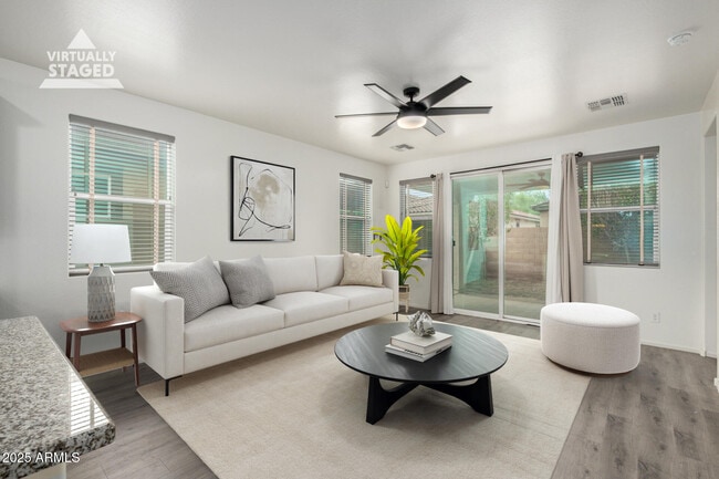 Foto del edificio - 10432 W Papago St