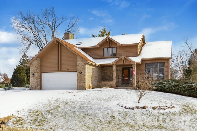 Foto del edificio - 5004 Lake Dawnwood Dr